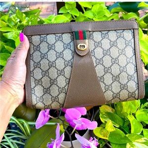 (Reposhed from vik2018) Gucci Vintage GG Monogram Pouch. Used Condition